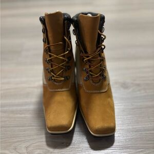 Stylish Tan Lace-Up‎ Boots